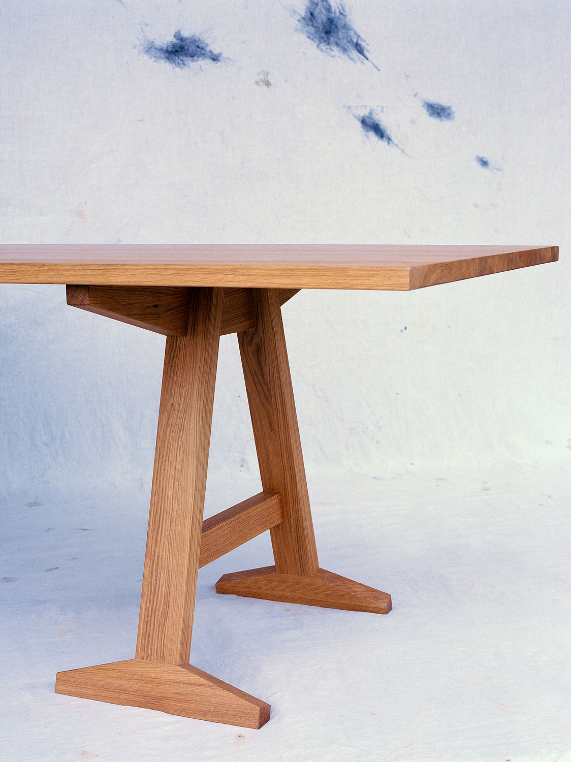 Esstisch Becco, Eiche massiv (Massivholz), 220 × 90 cm, hergestellt in Winterthur