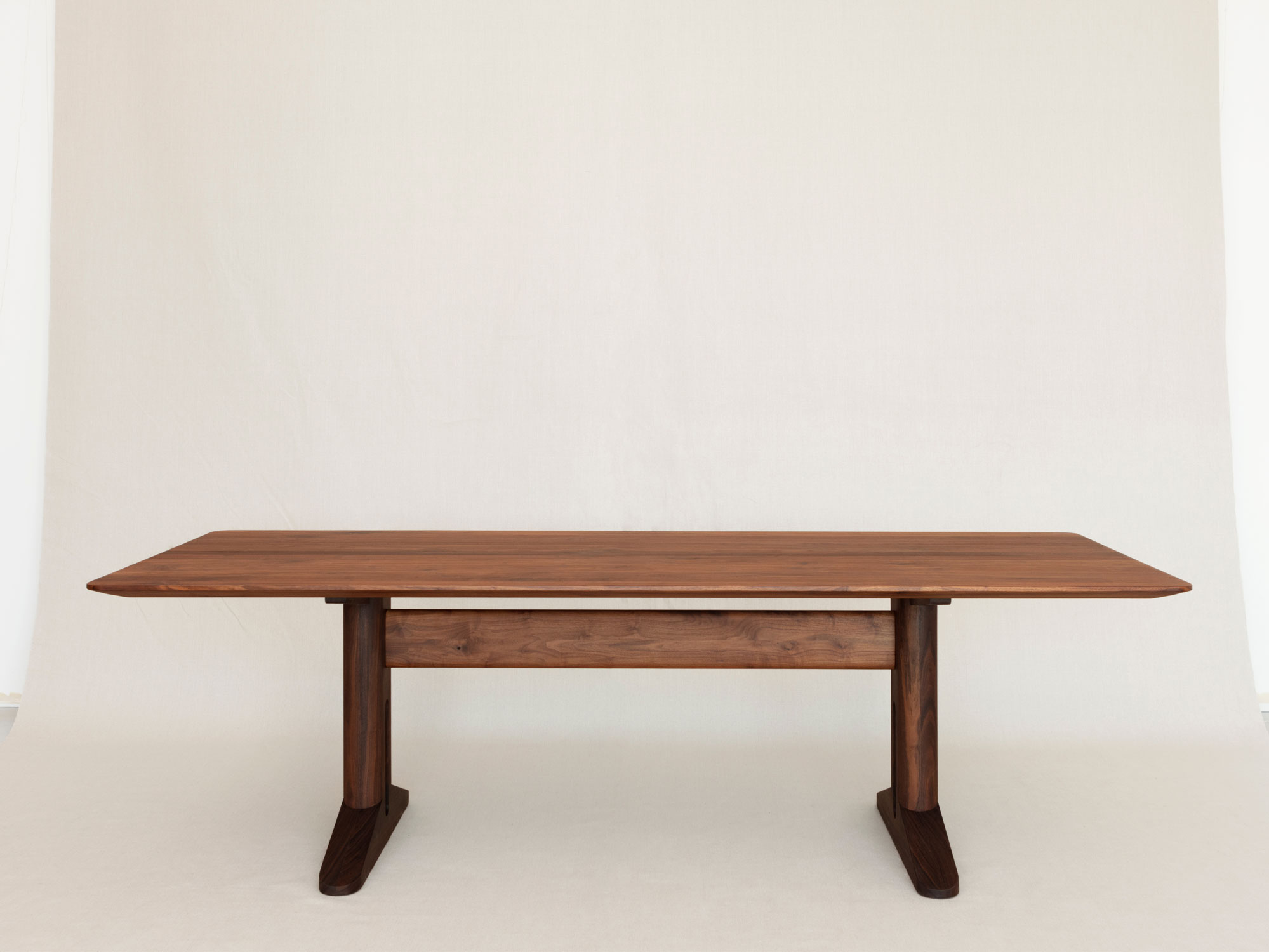 Esstisch Edo, Astnussbaum massiv (Astnussbaum), 250 × 100 cm, hergestellt in Winterthur