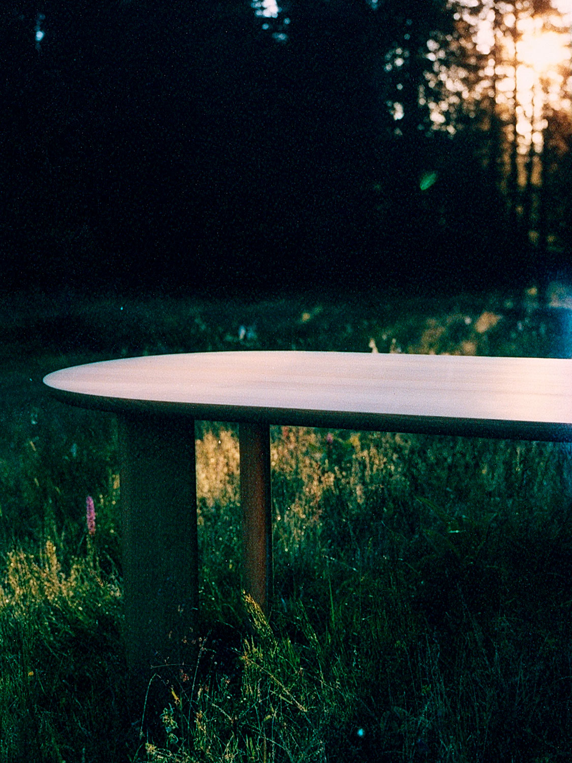 Esstisch Melon, Kirschbaum massiv (Massivholz), 200 × 90 cm, hergestellt in Winterthur