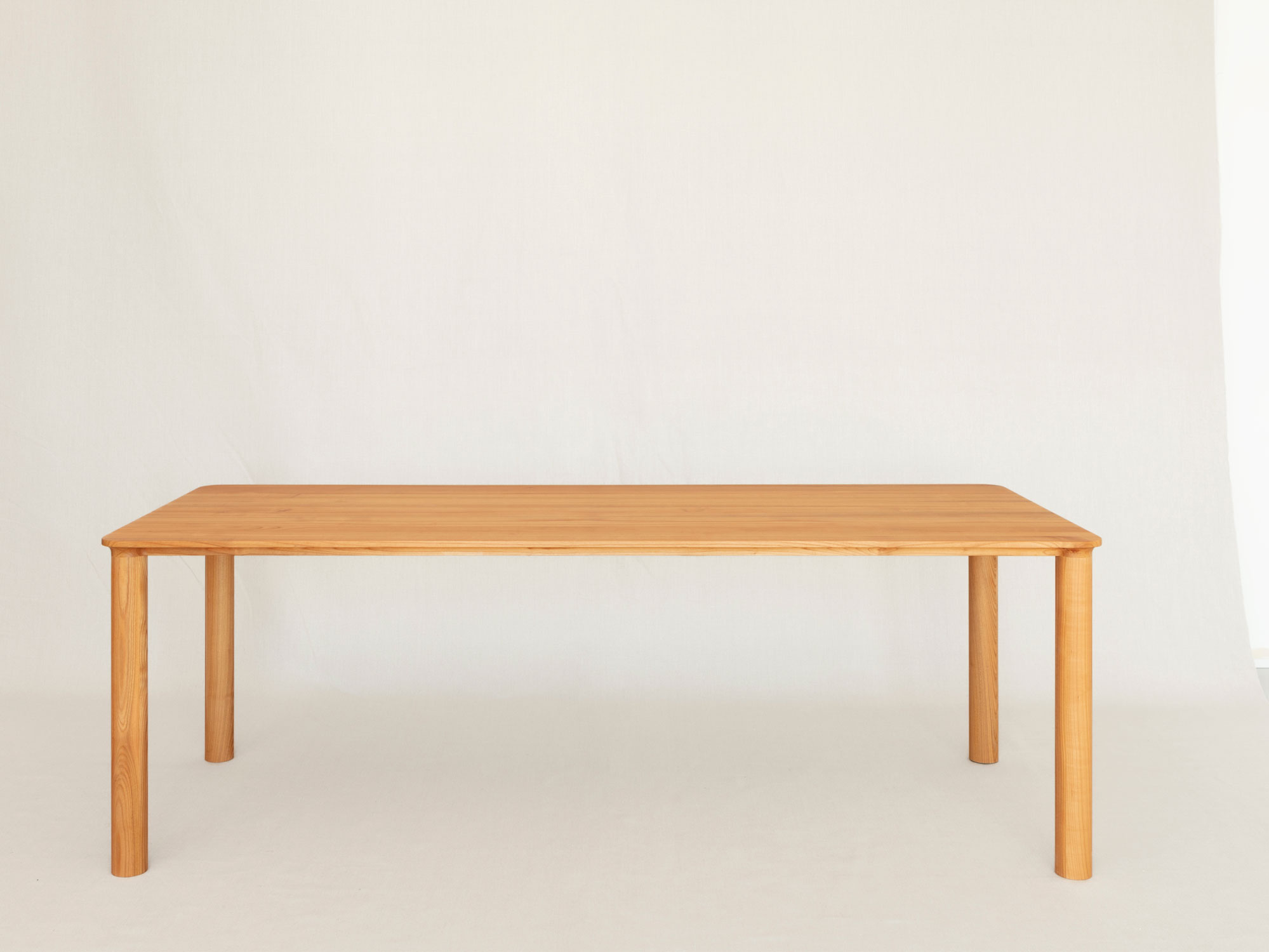 Esstisch Yama, Kirschbaum massiv (Massivholz), 230 × 90 cm, hergestellt in Winterthur